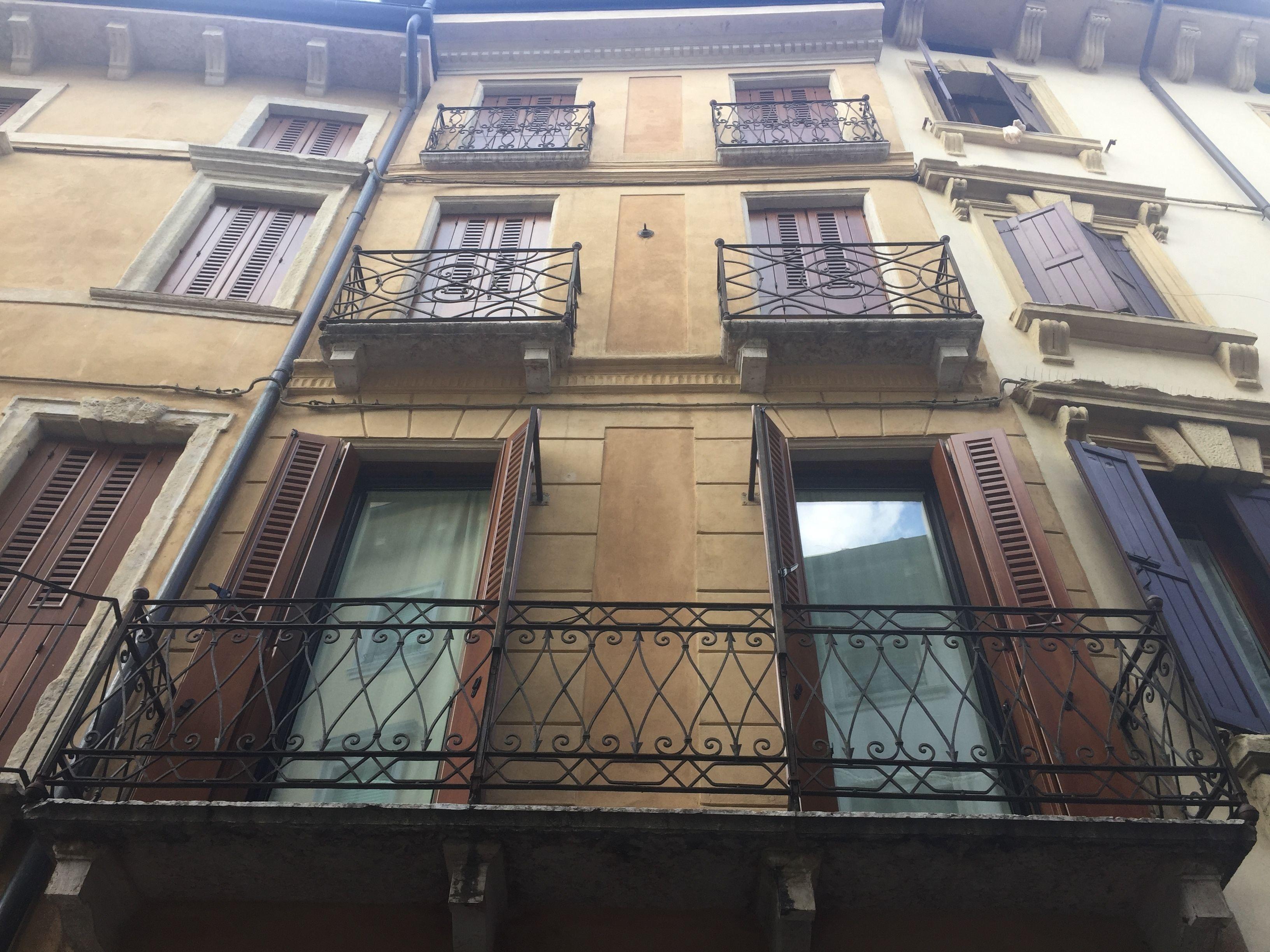 Truly Verona — Photos 3